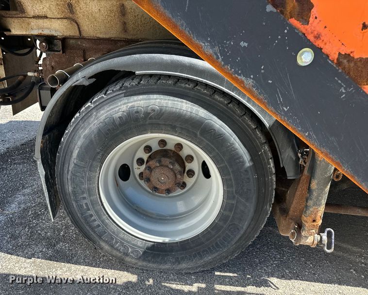 image for item EJ6870 2014 International  7300 dump truck