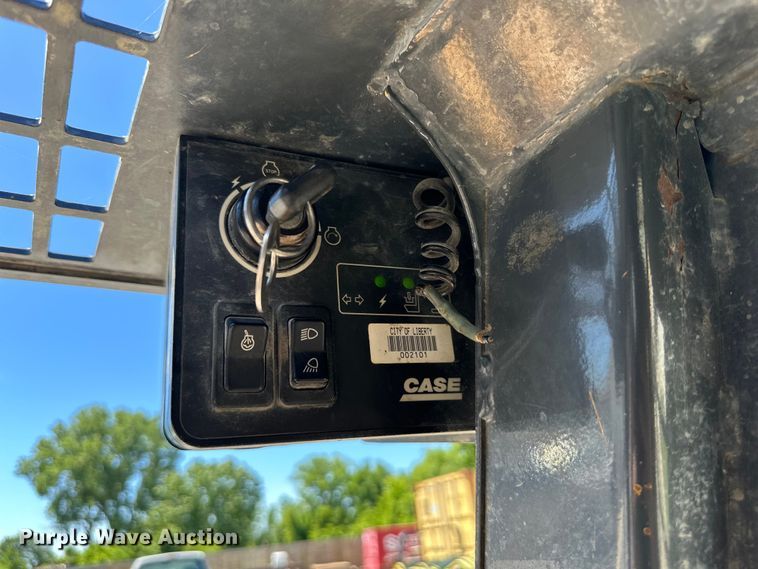 image for item EJ6871 1999 Case 85XT skid steer loader