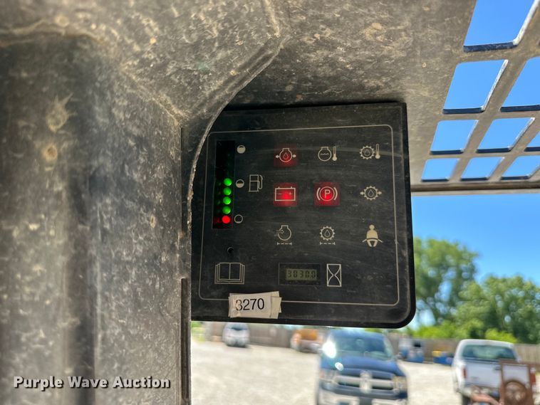 image for item EJ6871 1999 Case 85XT skid steer loader