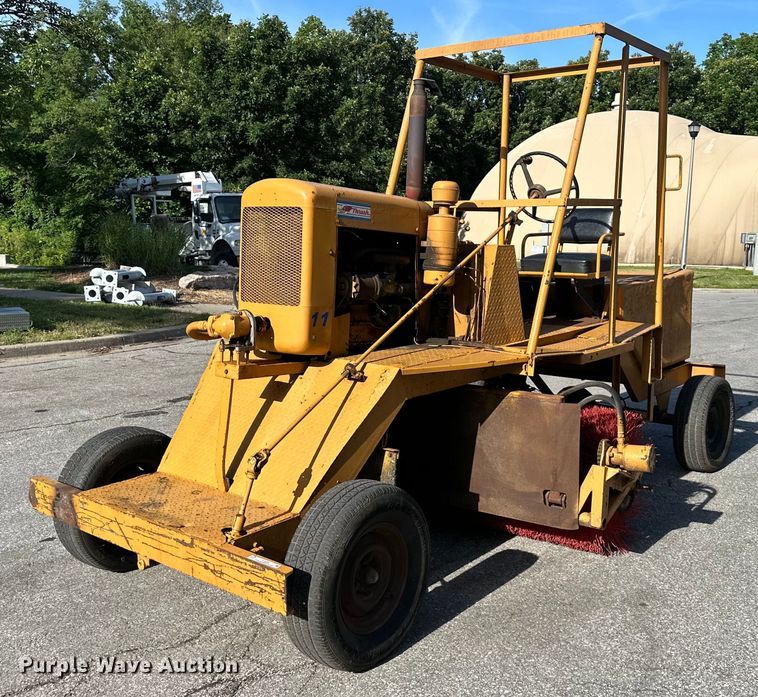 image for item EJ6890 Broce  broom