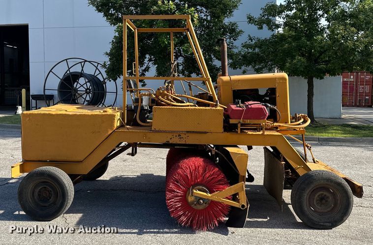 image for item EJ6890 Broce  broom