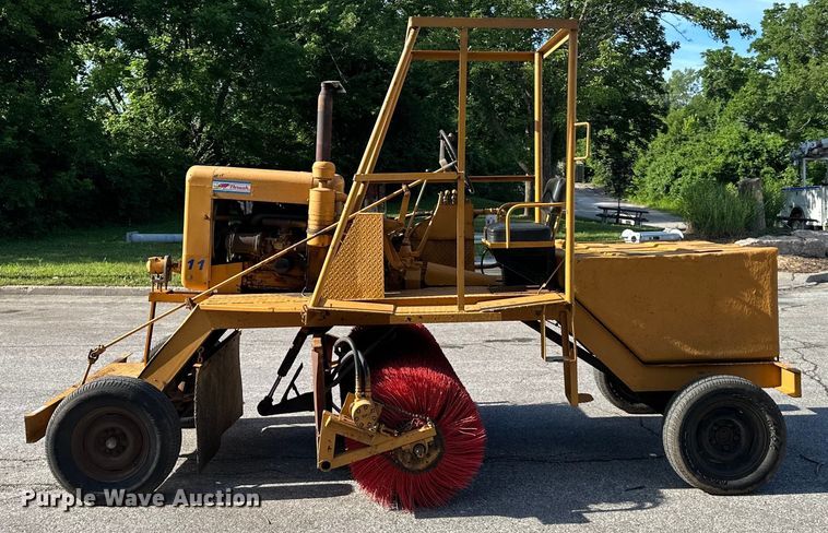 image for item EJ6890 Broce  broom