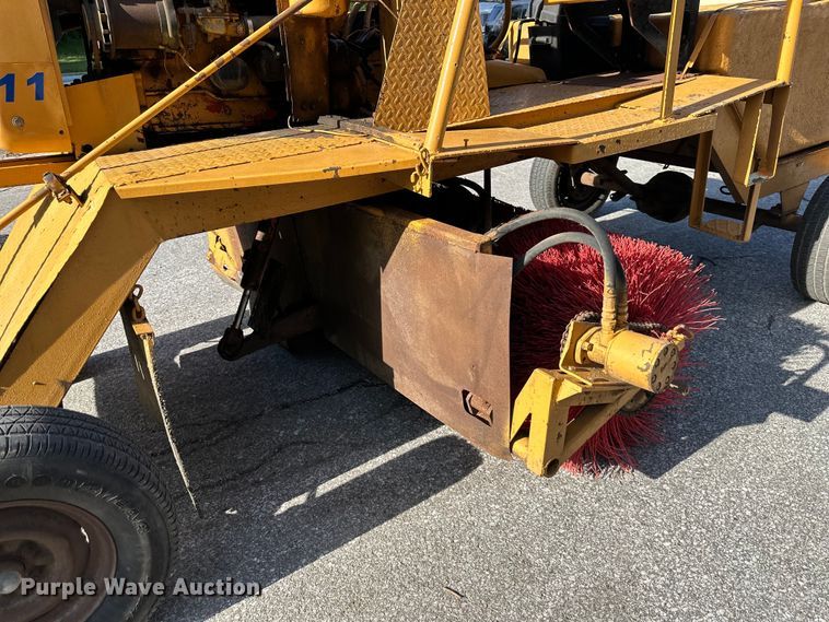 image for item EJ6890 Broce  broom