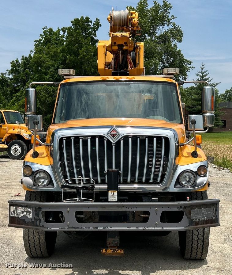 image for item EK4742 2009 International  Workstar 7400 SBA  bucket truck