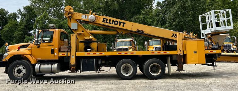 image for item EK4742 2009 International  Workstar 7400 SBA  bucket truck