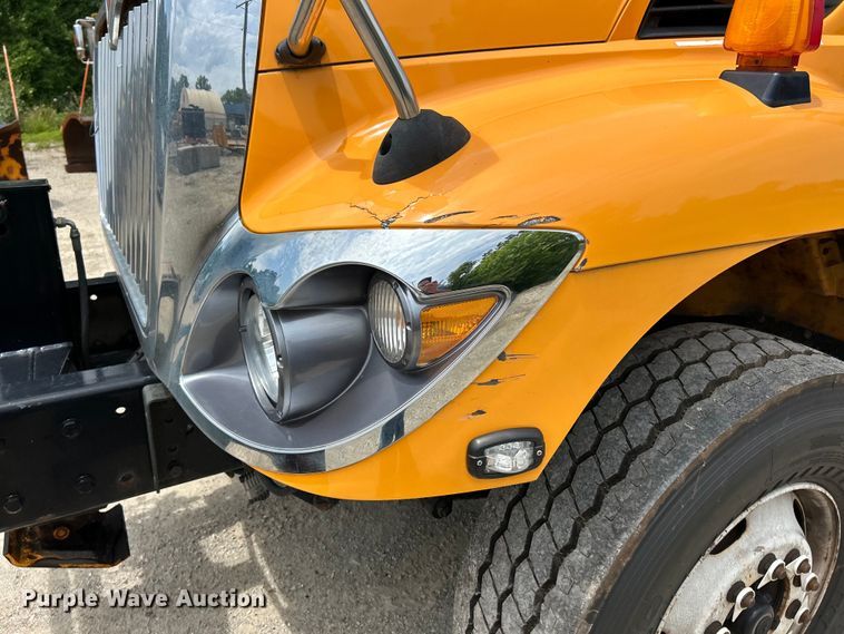 image for item EK4742 2009 International  Workstar 7400 SBA  bucket truck