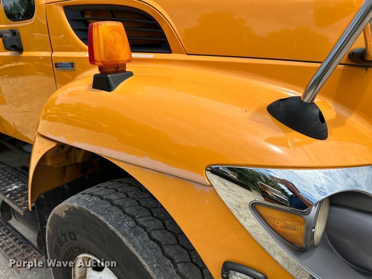 image for item EK4742 2009 International  Workstar 7400 SBA  bucket truck