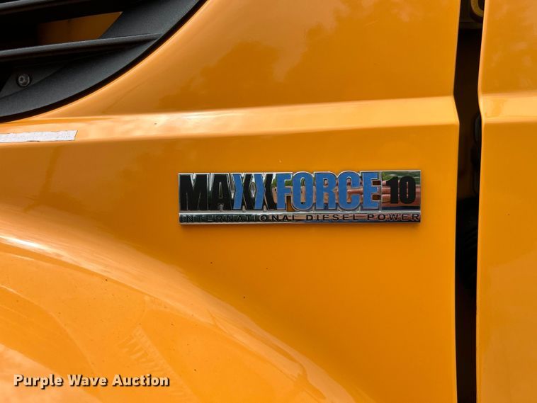 image for item EK4742 2009 International  Workstar 7400 SBA  bucket truck