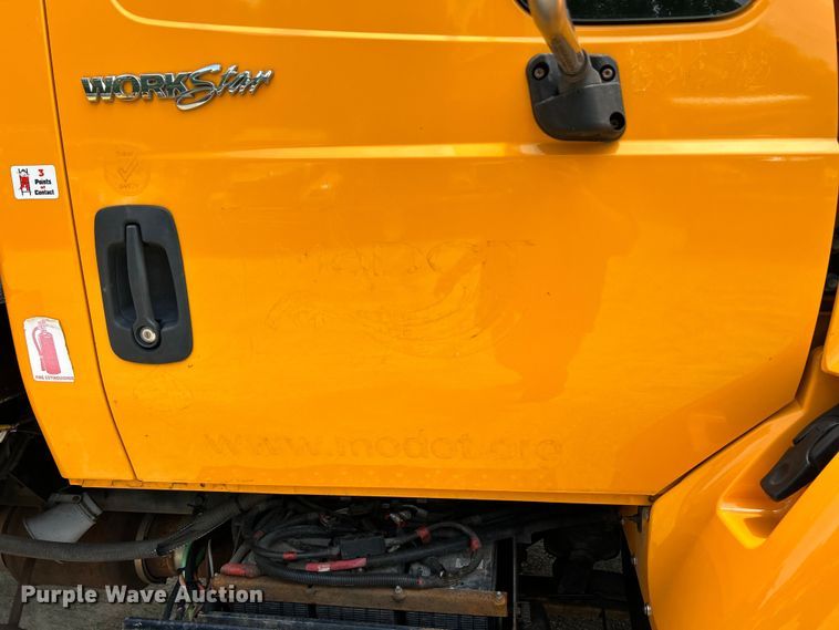 image for item EK4742 2009 International  Workstar 7400 SBA  bucket truck