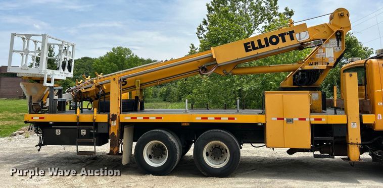 image for item EK4742 2009 International  Workstar 7400 SBA  bucket truck