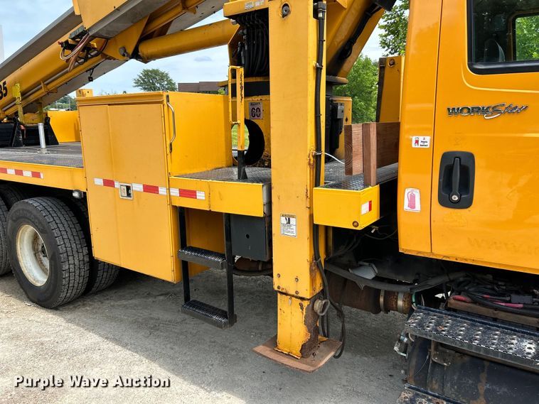 image for item EK4742 2009 International  Workstar 7400 SBA  bucket truck