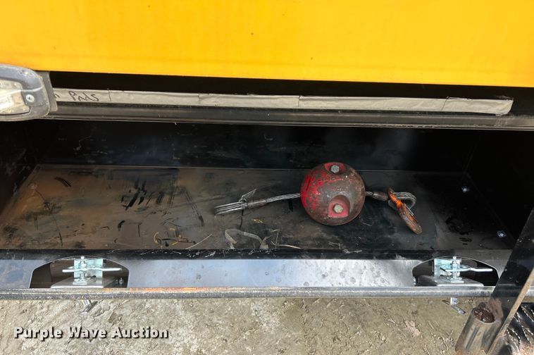 image for item EK4742 2009 International  Workstar 7400 SBA  bucket truck