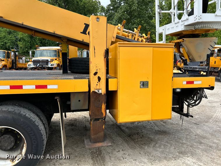 image for item EK4742 2009 International  Workstar 7400 SBA  bucket truck