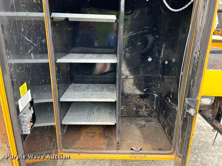 image for item EK4742 2009 International  Workstar 7400 SBA  bucket truck