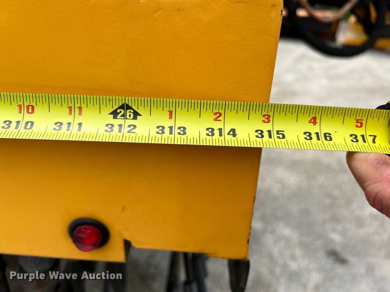 image for item EK4742 2009 International  Workstar 7400 SBA  bucket truck