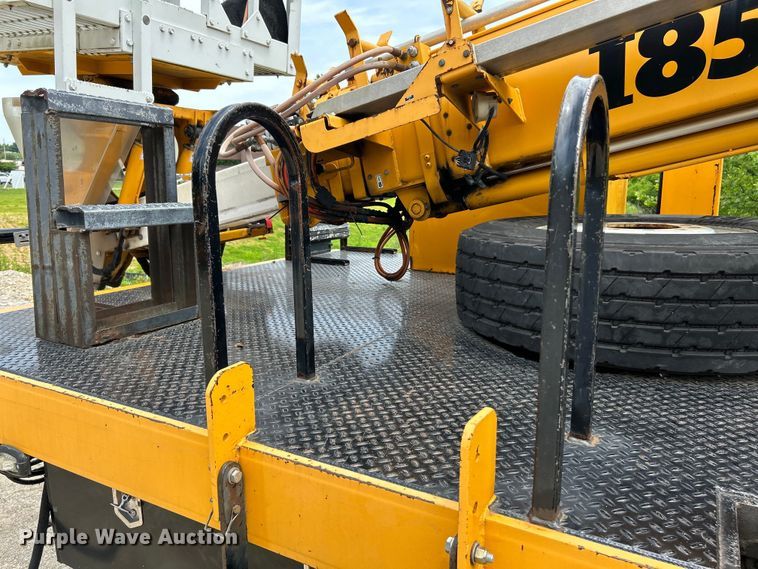 image for item EK4742 2009 International  Workstar 7400 SBA  bucket truck