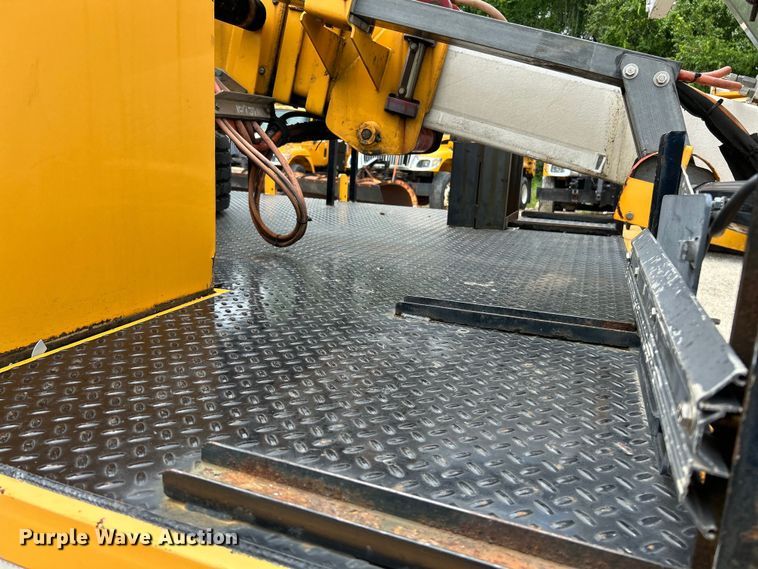 image for item EK4742 2009 International  Workstar 7400 SBA  bucket truck