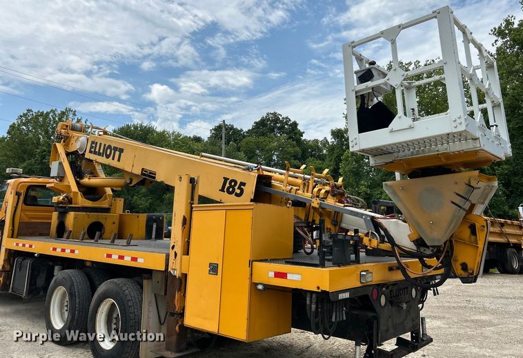 image for item EK4742 2009 International  Workstar 7400 SBA  bucket truck