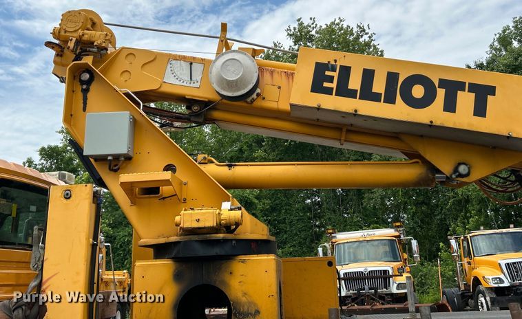 image for item EK4742 2009 International  Workstar 7400 SBA  bucket truck