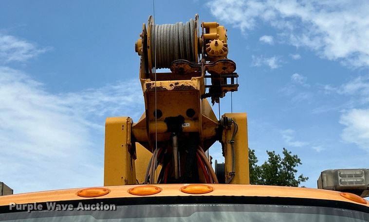 image for item EK4742 2009 International  Workstar 7400 SBA  bucket truck