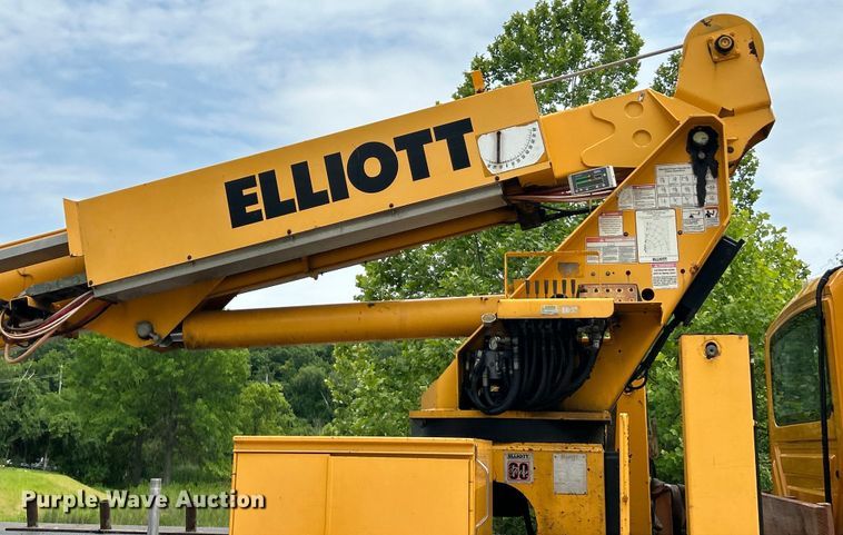 image for item EK4742 2009 International  Workstar 7400 SBA  bucket truck