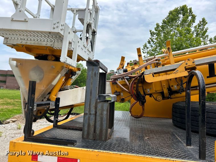 image for item EK4742 2009 International  Workstar 7400 SBA  bucket truck