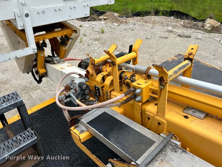 image for item EK4742 2009 International  Workstar 7400 SBA  bucket truck