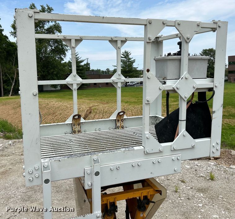 image for item EK4742 2009 International  Workstar 7400 SBA  bucket truck