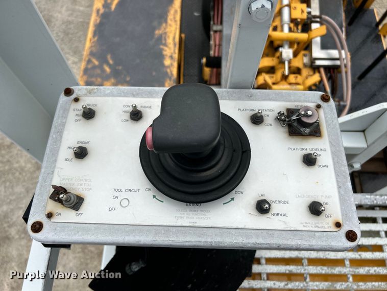 image for item EK4742 2009 International  Workstar 7400 SBA  bucket truck