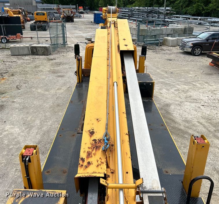 image for item EK4742 2009 International  Workstar 7400 SBA  bucket truck