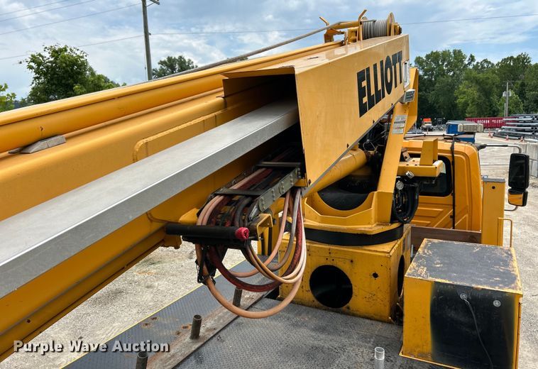 image for item EK4742 2009 International  Workstar 7400 SBA  bucket truck