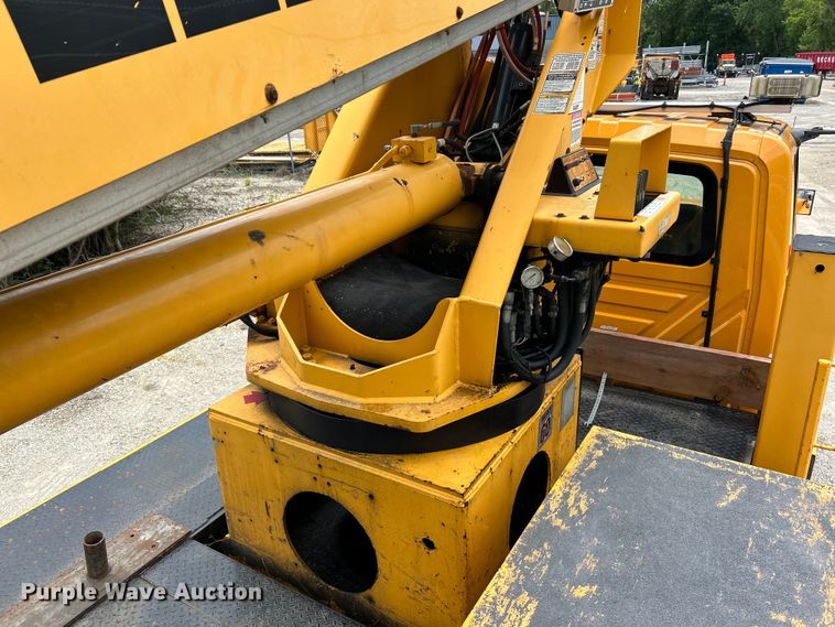 image for item EK4742 2009 International  Workstar 7400 SBA  bucket truck