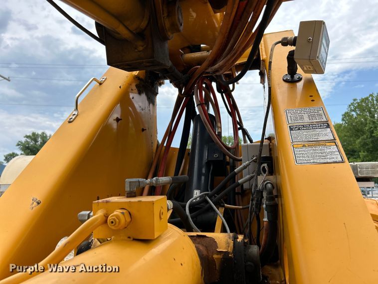 image for item EK4742 2009 International  Workstar 7400 SBA  bucket truck