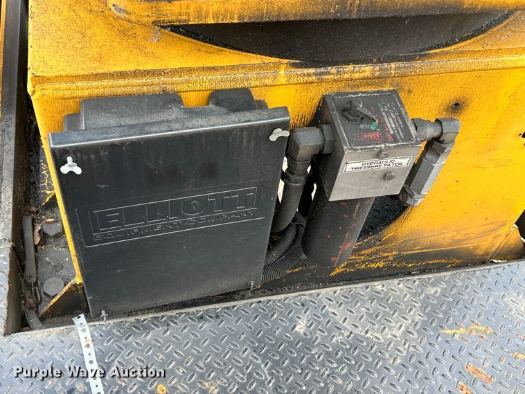 image for item EK4742 2009 International  Workstar 7400 SBA  bucket truck