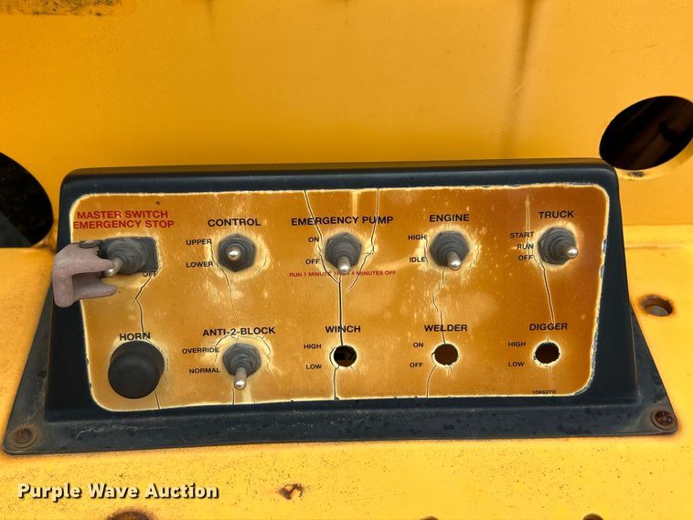 image for item EK4742 2009 International  Workstar 7400 SBA  bucket truck