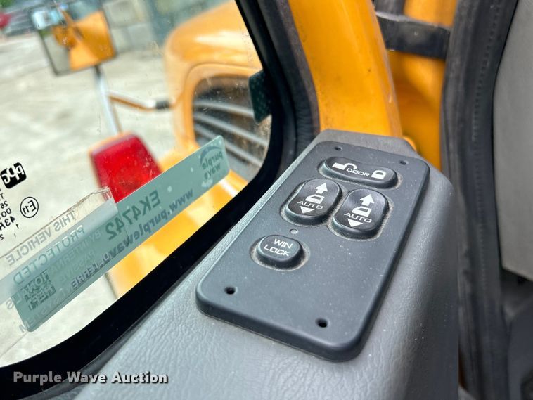 image for item EK4742 2009 International  Workstar 7400 SBA  bucket truck