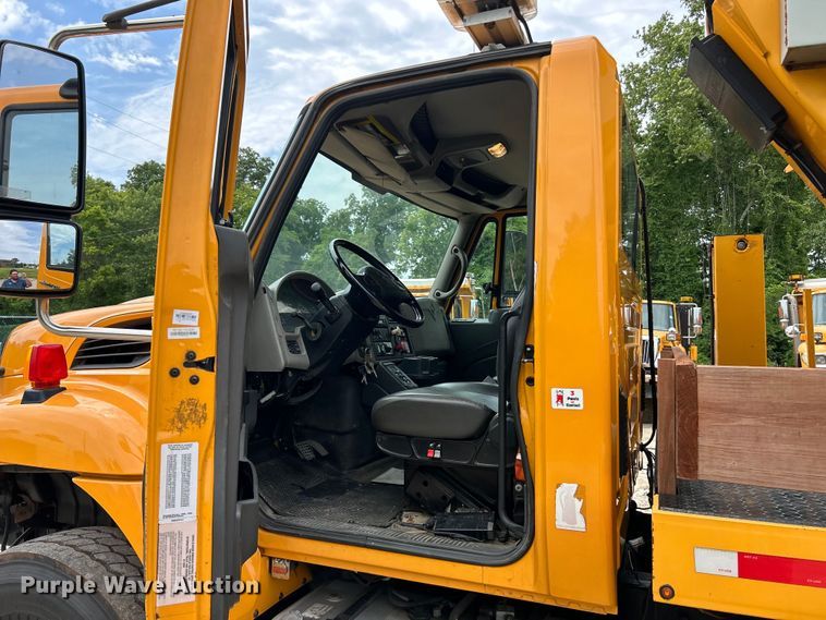 image for item EK4742 2009 International  Workstar 7400 SBA  bucket truck