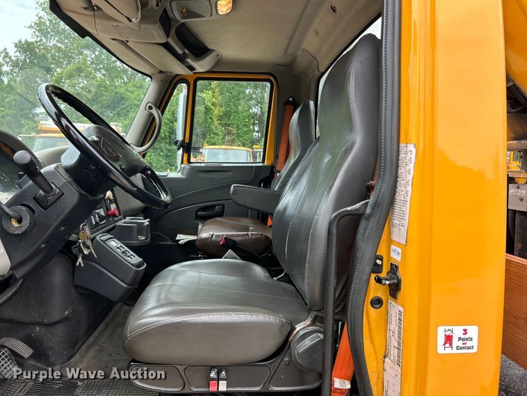 image for item EK4742 2009 International  Workstar 7400 SBA  bucket truck