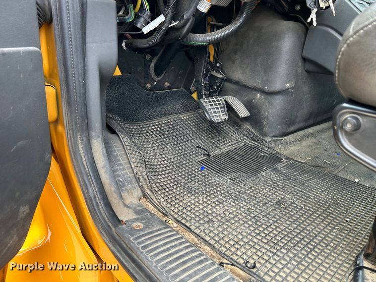 image for item EK4742 2009 International  Workstar 7400 SBA  bucket truck