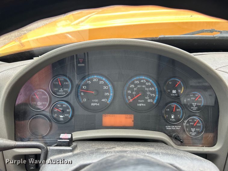 image for item EK4742 2009 International  Workstar 7400 SBA  bucket truck