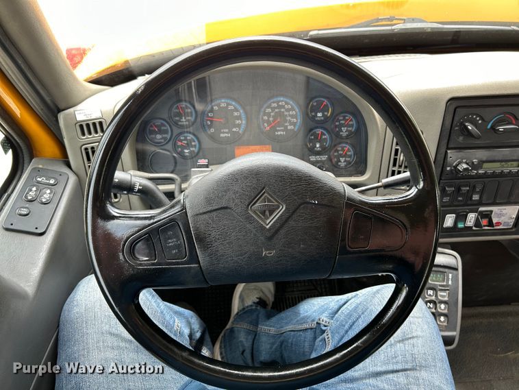 image for item EK4742 2009 International  Workstar 7400 SBA  bucket truck