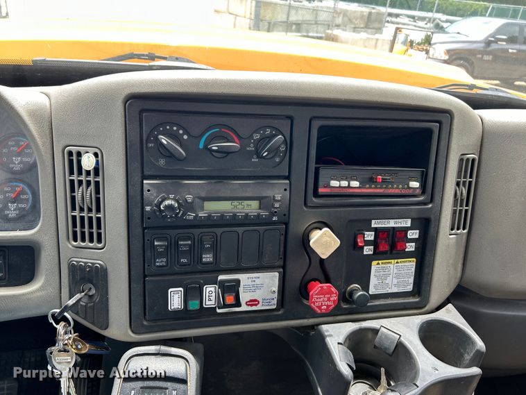 image for item EK4742 2009 International  Workstar 7400 SBA  bucket truck