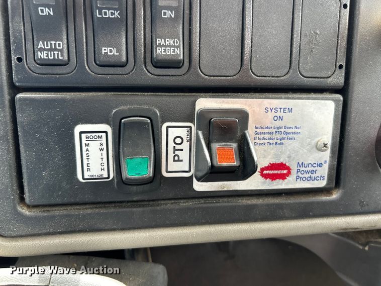 image for item EK4742 2009 International  Workstar 7400 SBA  bucket truck