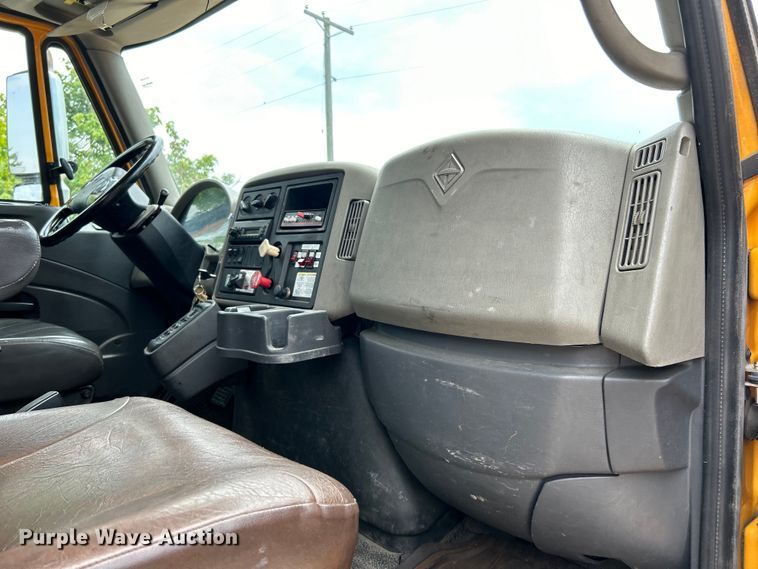 image for item EK4742 2009 International  Workstar 7400 SBA  bucket truck