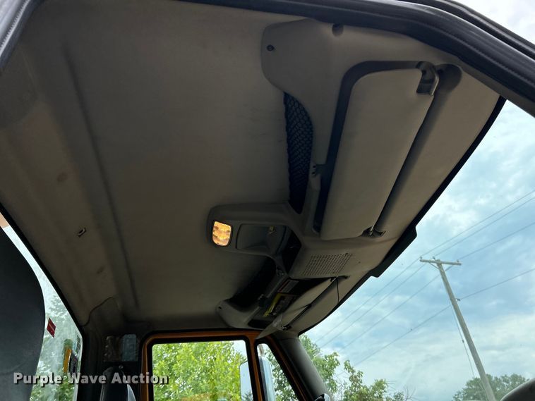 image for item EK4742 2009 International  Workstar 7400 SBA  bucket truck