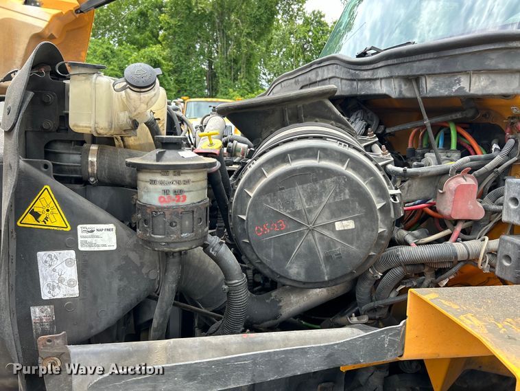 image for item EK4742 2009 International  Workstar 7400 SBA  bucket truck