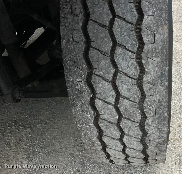 image for item EK4742 2009 International  Workstar 7400 SBA  bucket truck