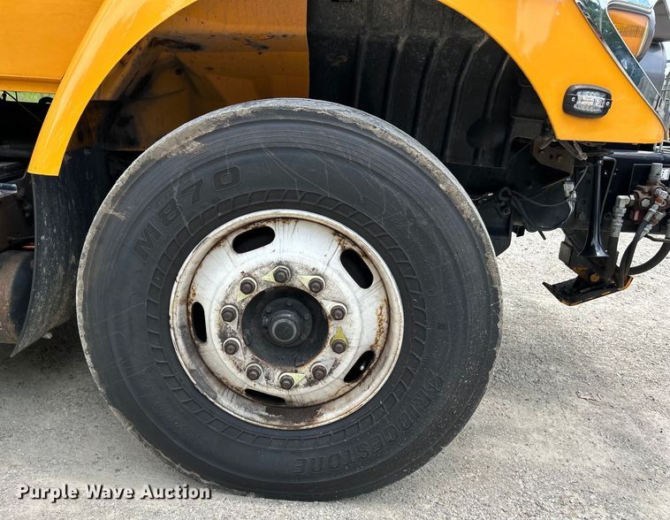 image for item EK4742 2009 International  Workstar 7400 SBA  bucket truck