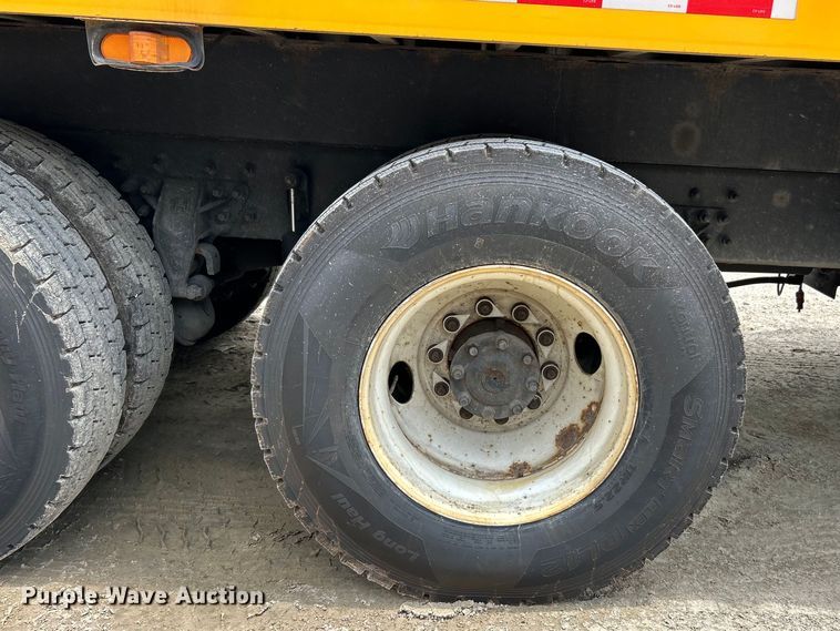 image for item EK4742 2009 International  Workstar 7400 SBA  bucket truck