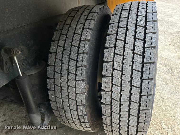 image for item EK4742 2009 International  Workstar 7400 SBA  bucket truck